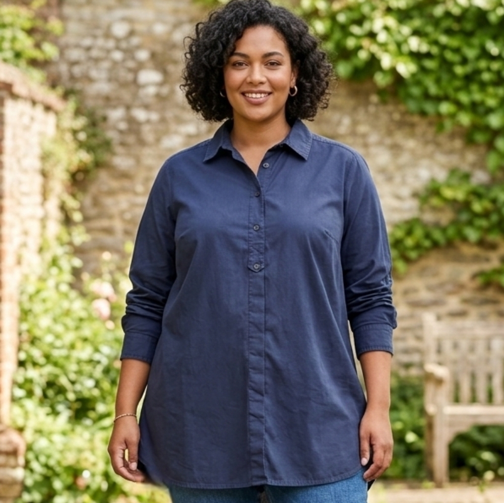 Avenue navy blue long sleeves buttoned blouse, plus size 18/20